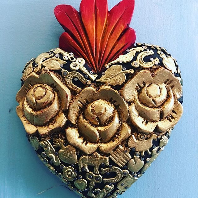 Gold rose heart wall decor